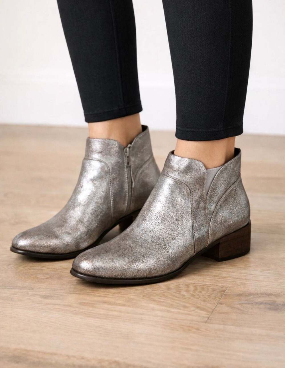 Seychelles Full Speed Pewter Distressed Metallic Leather Ankle Boots Size 8